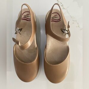 Dansko Sam Closed Toe Sandal size 8.5